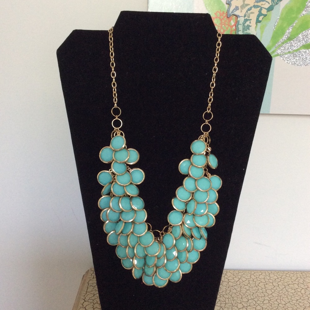 Fashion Necklace w/Turquoise Green Color Beads.
